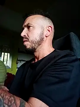 Snapshot of wapo100x100 chatting on 10.09.25 wapo100x100 online show from 10.09.25