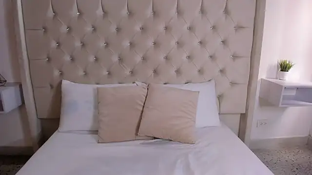 Snapshot of bella_bloomg chatting on 03.12.25 bella bloomg online show from 03.12.25