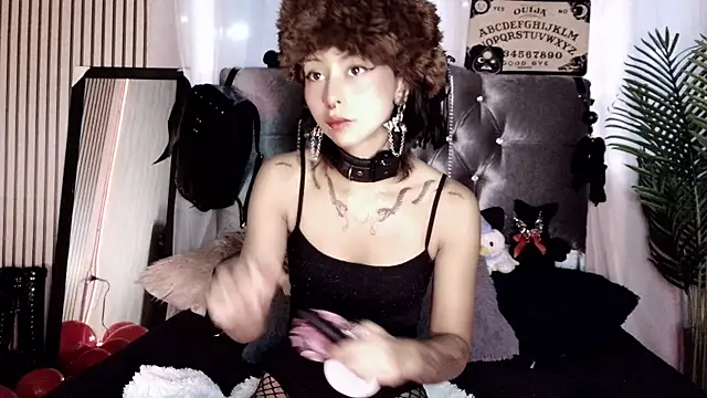 Snapshot of verhona_vlad chatting on 02.17.25 verhona vlad online show from 02.17.25