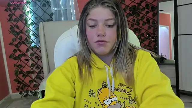Snapshot of alaia_greyy chatting on 05.14.26 alaia greyy online show from 05.14.26