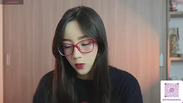 sophi lii online show from 04.21.26