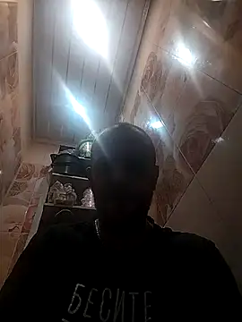 Snapshot of MaxDevilWhite chatting on 10.16.25 MaxDevilWhite online show from 10.16.25