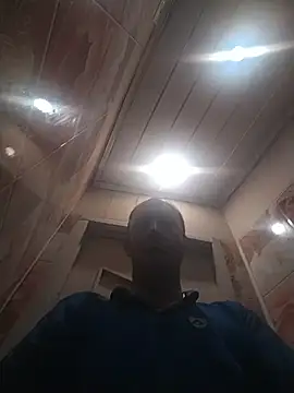 Snapshot of MaxDevilWhite chatting on 10.25.25 MaxDevilWhite online show from 10.25.25