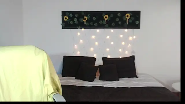 saray  jones online show from 02.12.25