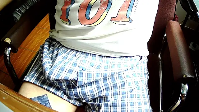 Snapshot of Andre16c chatting on 10.01.25 Andre16c online show from 10.01.25