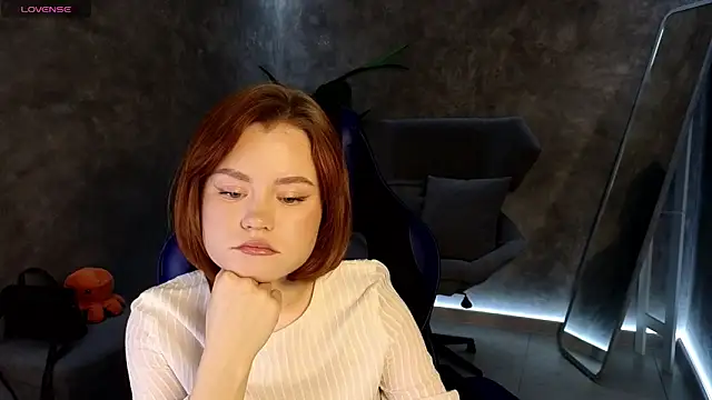 Snapshot of lu_muon chatting on 02.04.25 lu muon online show from 02.04.25