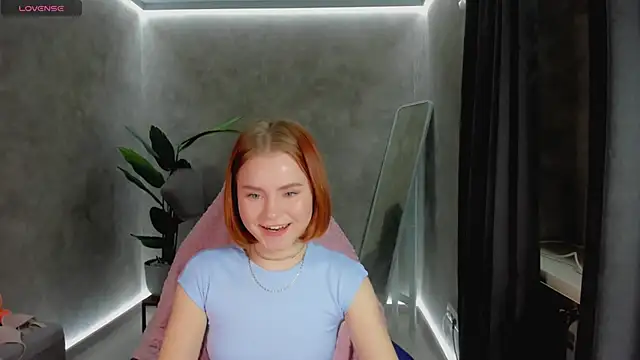 Snapshot of lu_muon chatting on 02.10.25 lu muon online show from 02.10.25