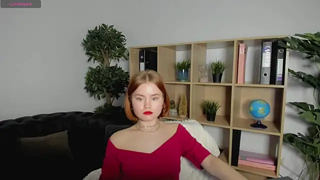 Snapshot of lu_muon chatting on 02.14.25 lu muon online show from 02.14.25