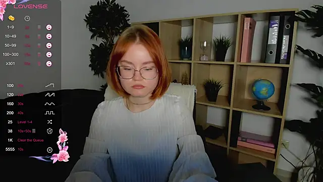 Snapshot of lu_muon chatting on 02.21.25 lu muon online show from 02.21.25