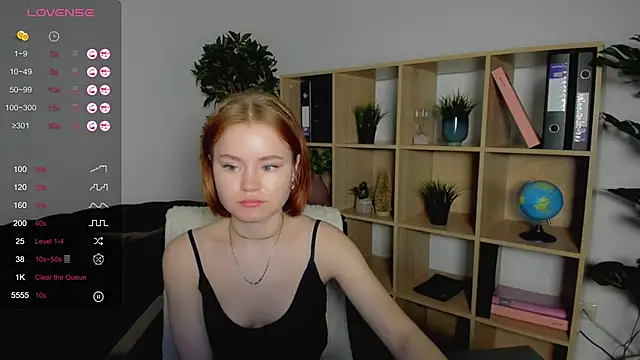 Snapshot of lu_muon chatting on 02.22.25 lu muon online show from 02.22.25