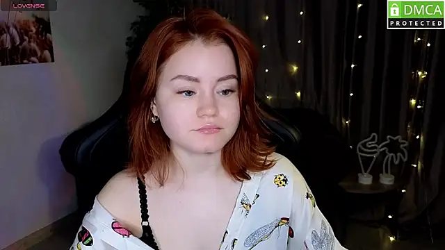 Snapshot of lu_muon chatting on 10.18.25 lu muon online show from 10.18.25