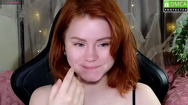 Snapshot of lu_muon chatting on 10.26.25 lu muon online show from 10.26.25