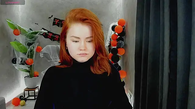 Snapshot of lu_muon chatting on 10.31.25 lu muon online show from 10.31.25