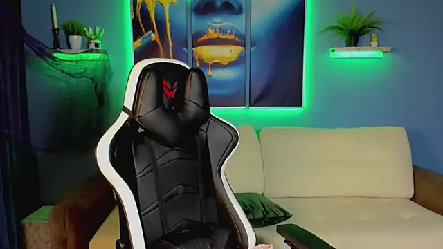 Snapshot of lu_muon chatting on 11.01.25 lu muon online show from 11.01.25