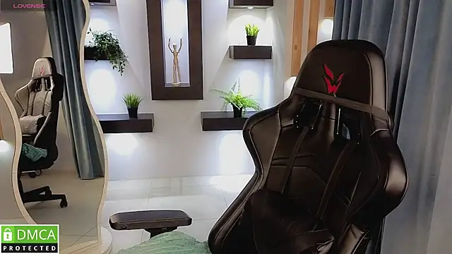 Snapshot of lu_muon chatting on 11.12.25 lu muon online show from 11.12.25