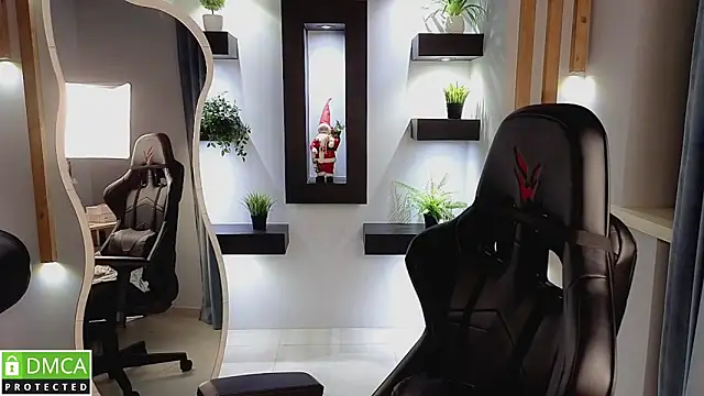 Snapshot of lu_muon chatting on 11.30.25 lu muon online show from 11.30.25