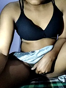 Snapshot of Red-Rose25 chatting on 01.25.25 Red-Rose25 online show from 01.25.25