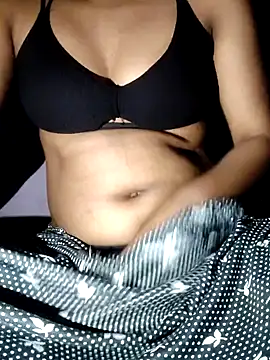 Snapshot of Red-Rose25 chatting on 02.21.25 Red-Rose25 online show from 02.21.25