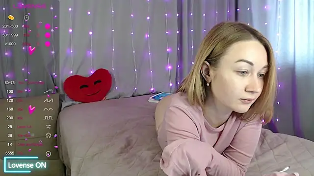 DaddysSluttyGirl2001 online show from 04.23.26