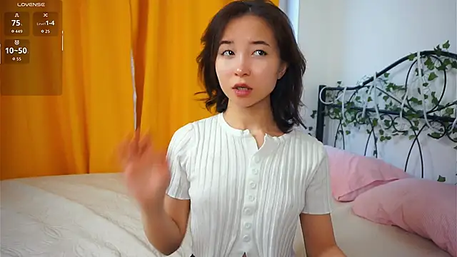 VeronaCritchlow online show from 10.29.25