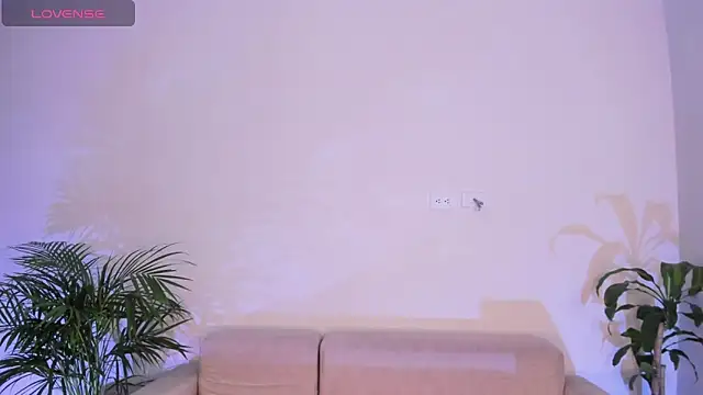 Hannah Jonhson online show from 12.03.25