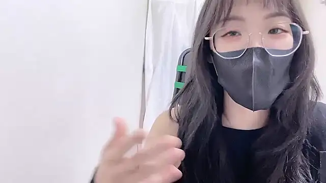 Snapshot of Chu1314 chatting on 10.29.25 Chu1314 online show from 10.29.25