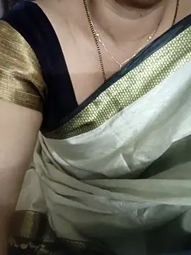 Snapshot of laxmitelugu78 chatting on 10.31.25 laxmitelugu78 online show from 10.31.25