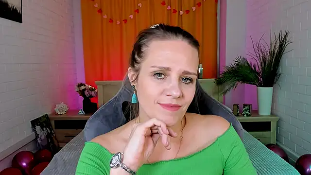 EmiliaBedy online show from 02.10.25