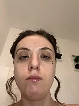 Snapshot of bunnythetailor chatting on 02.01.25 bunnythetailor online show from 02.01.25