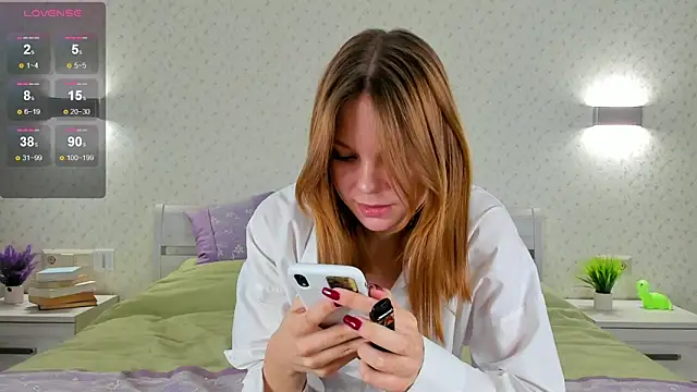 Snapshot of ElvinaBestwick chatting on 02.04.25 ElvinaBestwick online show from 02.04.25