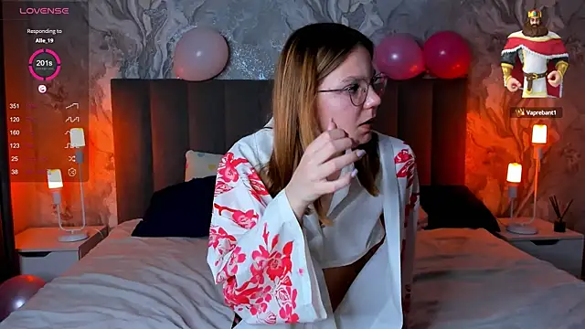 Snapshot of ElvinaBestwick chatting on 02.15.25 ElvinaBestwick online show from 02.15.25