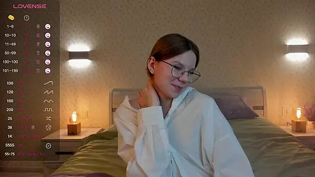 Snapshot of ElvinaBestwick chatting on 02.25.25 ElvinaBestwick online show from 02.25.25