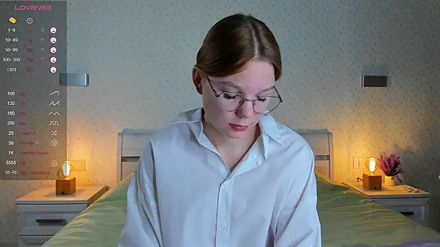 Snapshot of ElvinaBestwick chatting on 03.07.25 ElvinaBestwick online show from 03.07.25