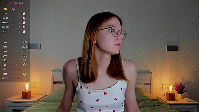 Snapshot of ElvinaBestwick chatting on 03.08.25 ElvinaBestwick online show from 03.08.25