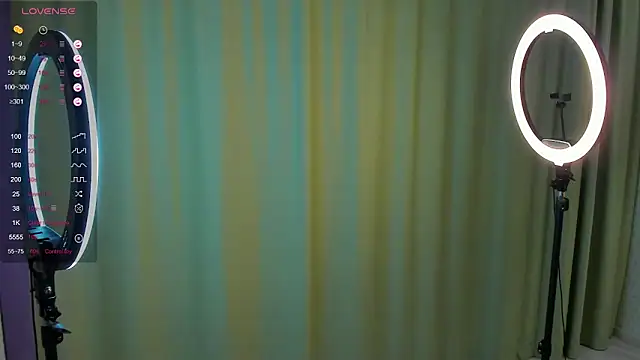 Snapshot of ElvinaBestwick chatting on 03.11.25 ElvinaBestwick online show from 03.11.25