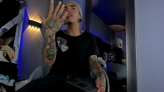 Snapshot of kaletattoo chatting on 03.11.25 kaletattoo online show from 03.11.25