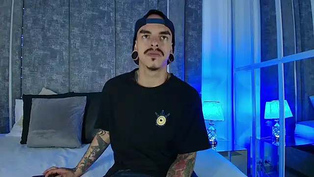 Snapshot of kaletattoo chatting on 09.24.25 kaletattoo online show from 09.24.25