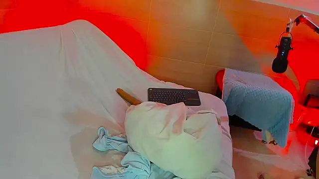 Ximena  1 online show from 02.25.25