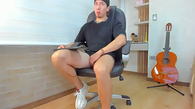 Snapshot of Tombarden chatting on 11.24.25 Tombarden online show from 11.24.25