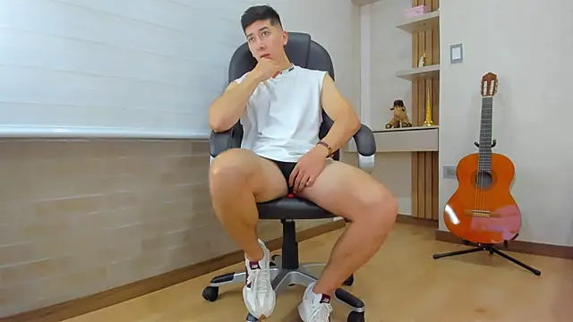 Snapshot of Tombarden chatting on 12.03.25 Tombarden online show from 12.03.25