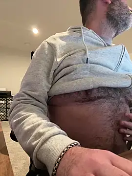 Snapshot of harrychest chatting on 02.11.25 harrychest online show from 02.11.25