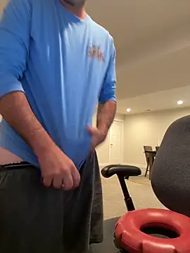 Snapshot of harrychest chatting on 09.10.25 harrychest online show from 09.10.25