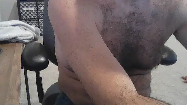 Snapshot of harrychest chatting on 10.15.25 harrychest online show from 10.15.25