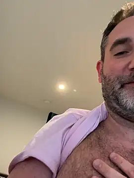 Snapshot of harrychest chatting on 04.10.26 harrychest online show from 04.10.26