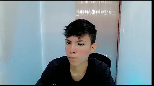 Snapshot of Alexxx_lov chatting on 01.28.25 Alexxx lov online show from 01.28.25