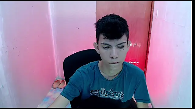 Snapshot of Alexxx_lov chatting on 01.29.25 Alexxx lov online show from 01.29.25