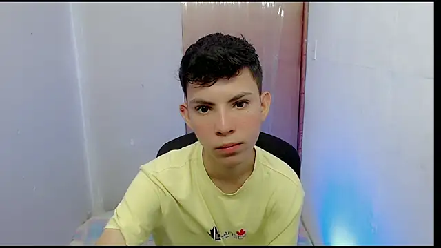 Snapshot of Alexxx_lov chatting on 02.19.25 Alexxx lov online show from 02.19.25