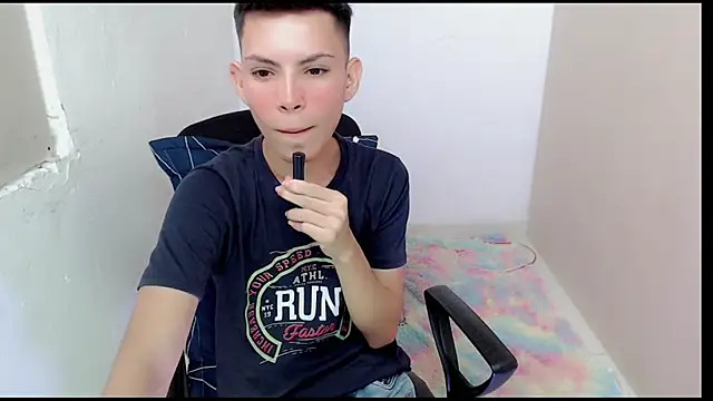 Snapshot of Alexxx_lov chatting on 03.20.25 Alexxx lov online show from 03.20.25