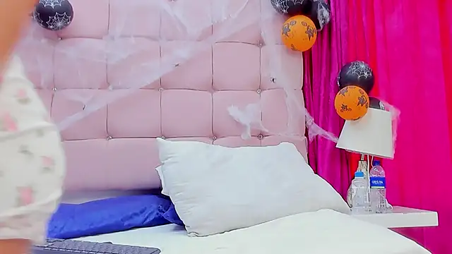 CanelaDevil  online show from 10.29.25