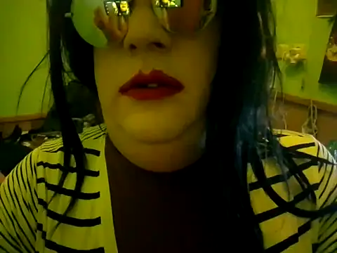 Snapshot of Adrianka chatting on 09.21.25 Adrianka online show from 09.21.25